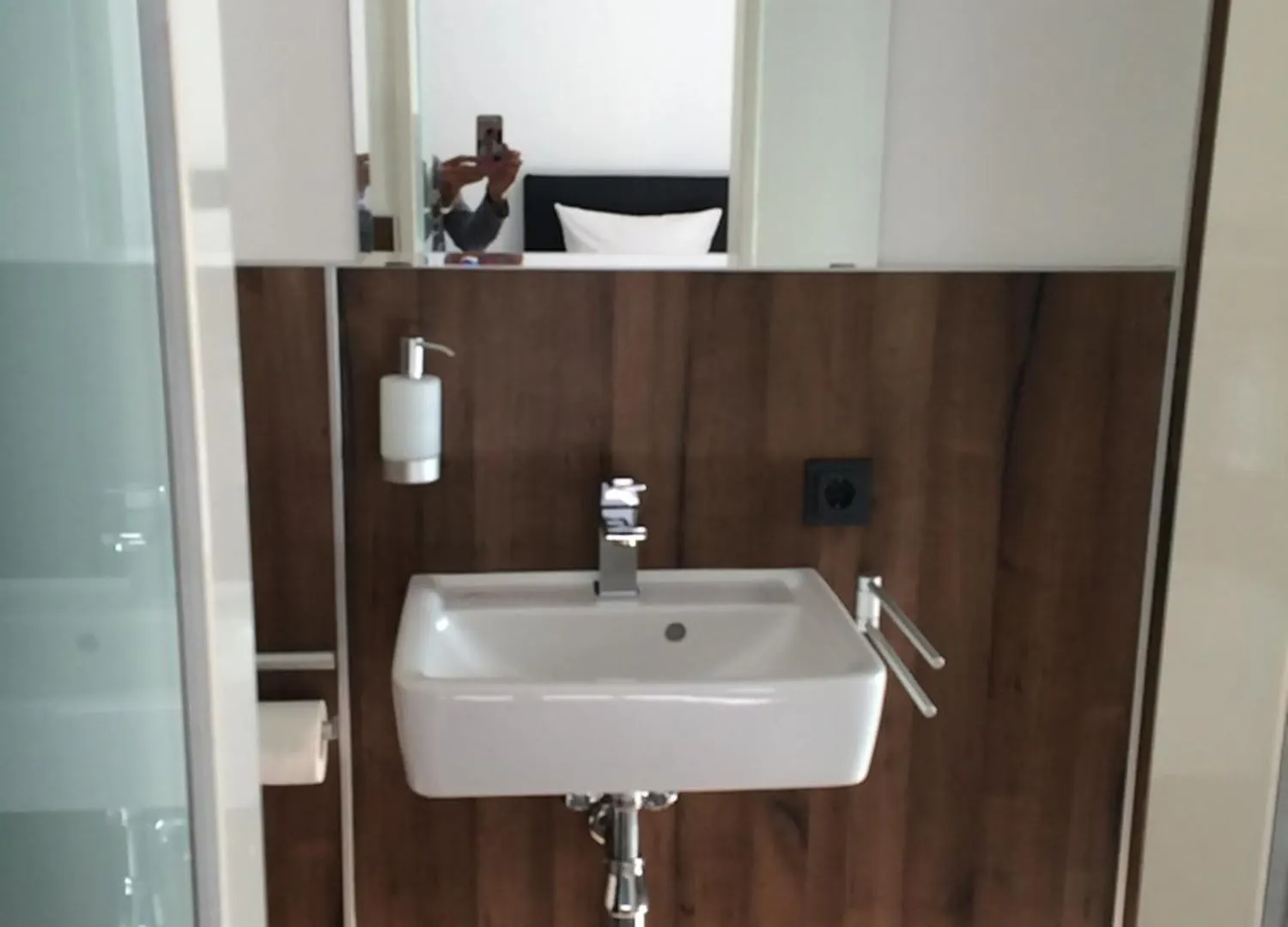 מלון דיסלדורף Haus Gerry 0*,  גרמניה
